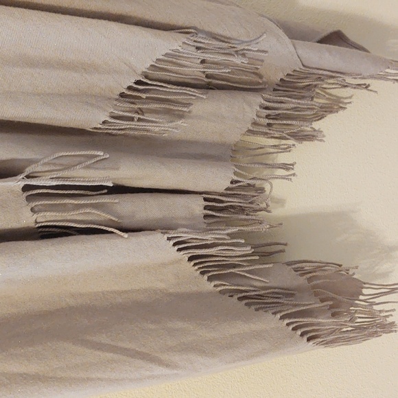 Adrienne Vittadini Women's wrap with gold flecks - Picture 2 of 6